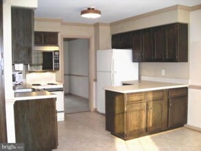 9518 Hunt Square Ct in Springfield, VA - Building Photo - Building Photo