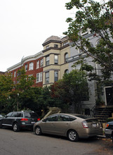 1867 Mintwood Pl NW in Washington, DC - Building Photo - Building Photo