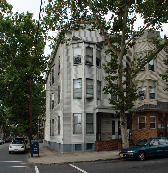 352 New York Ave in Newark, NJ - Building Photo