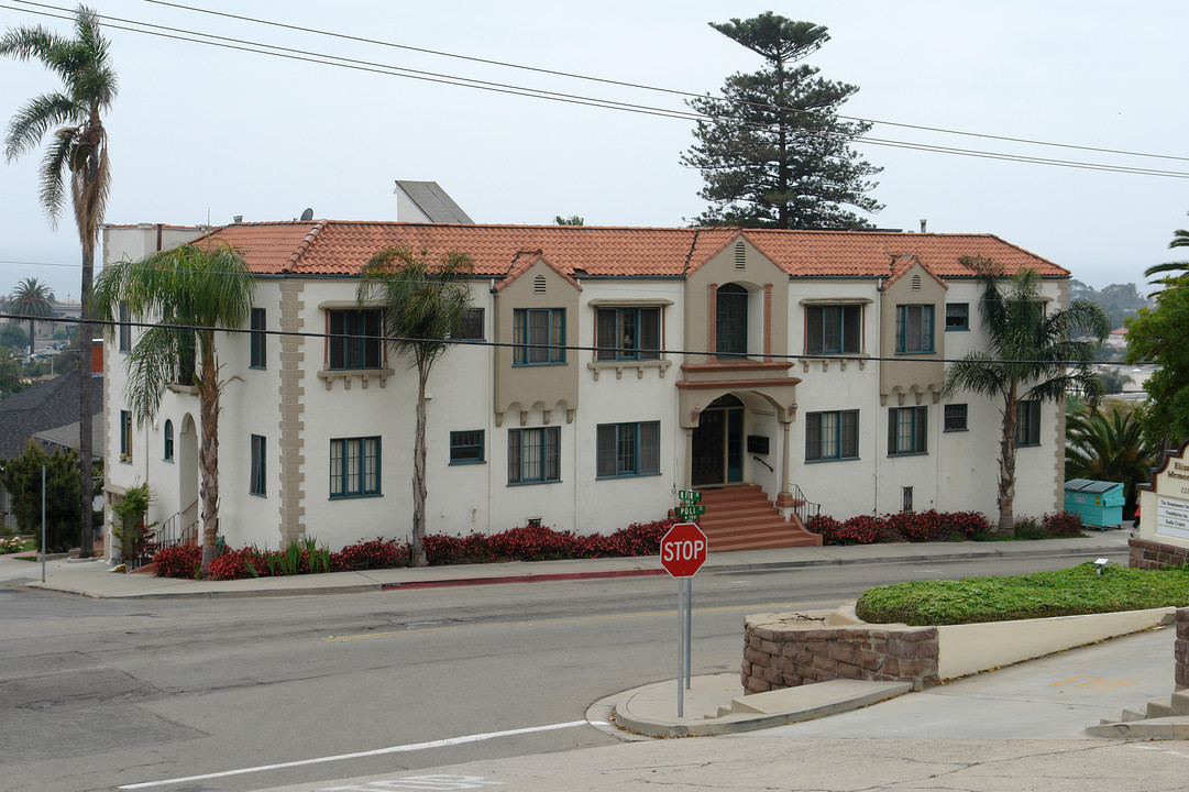 Noble Hill Apartments in Ventura, CA - Building Photo