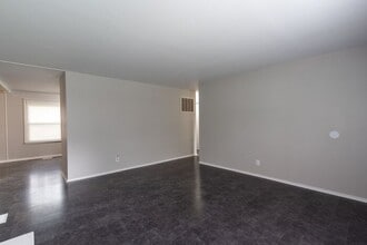 6218 E Hampton Dr in Indianapolis, IN - Building Photo - Building Photo