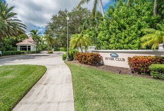801 N Swim Club Dr in Vero Beach, FL - Foto de edificio - Building Photo