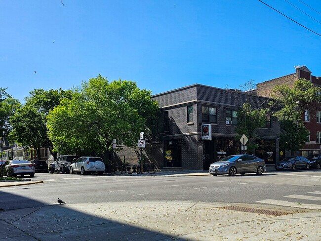 property at 3208 W Belle Plaine Ave