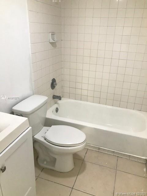 6091 W 22nd Ct-Unit -403 in Hialeah, FL - Building Photo - Building Photo