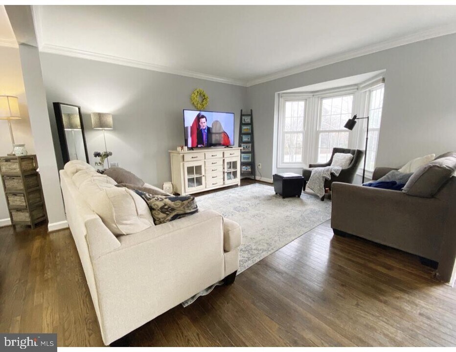 7404 Heatherfield Ln in Alexandria, VA - Building Photo