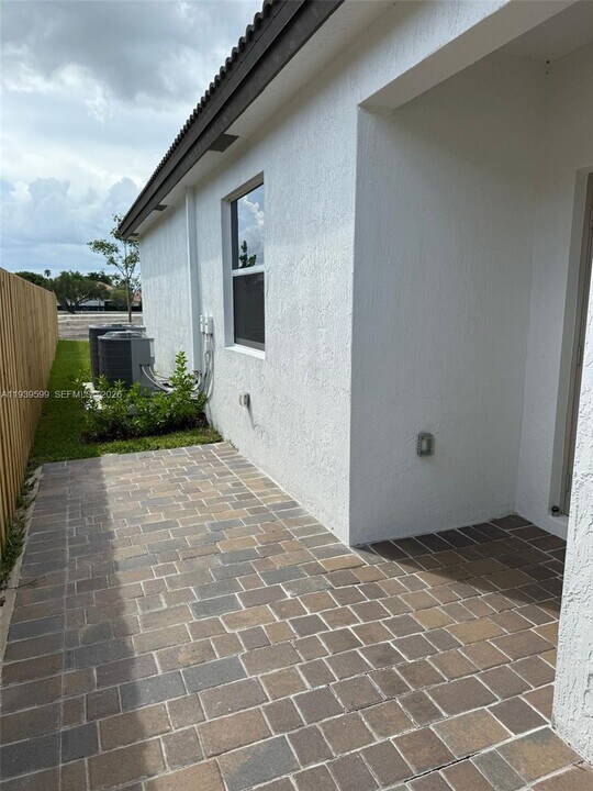 2832 SE 23rd Ave in Homestead, FL - Building Photo