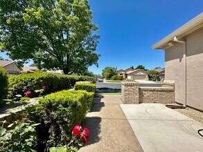 1571 Latherton Way in Folsom, CA - Building Photo - Building Photo