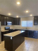 4673 Ametrine Ct in Las Vegas, NV - Building Photo - Building Photo