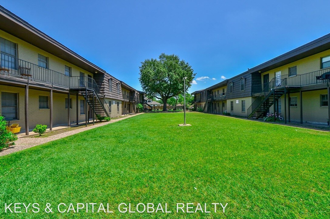 1526 East Ave in Katy, TX - Building Photo