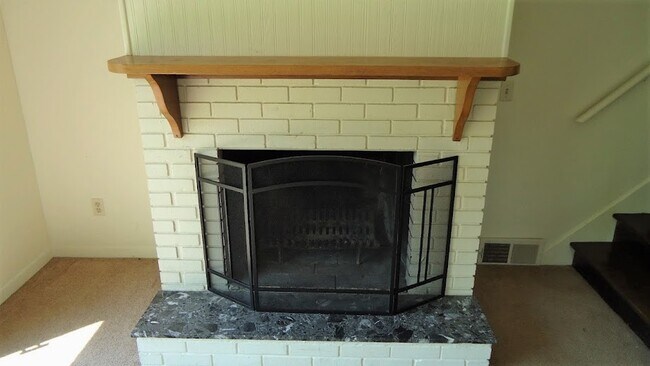 1634 Greencrest Ave in East Lansing, MI - Foto de edificio - Building Photo
