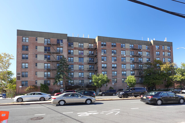 7840 164th St in Fresh Meadows, NY - Building Photo - Building Photo