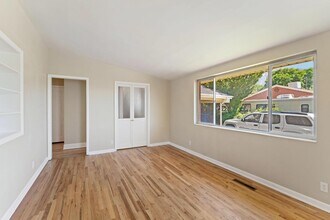 4243 S Lynne Ln in Holladay, UT - Foto de edificio - Building Photo