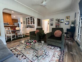 4921 La Roda Ave in Los Angeles, CA - Building Photo