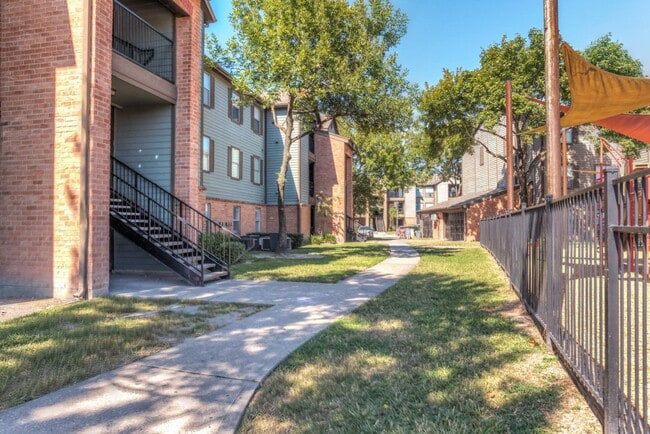Sutter Ranch in Houston, TX - Foto de edificio - Building Photo