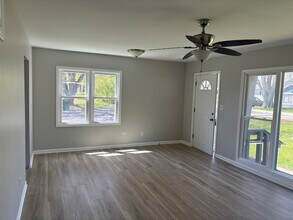 37863 Harper Ave in Beach Park, IL - Foto de edificio - Building Photo