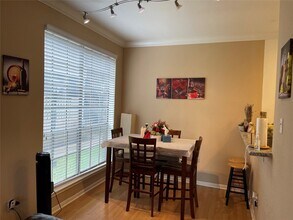 8055 Cambridge St in Houston, TX - Building Photo - Building Photo