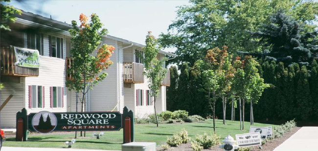 Redwood Square in Albany, OR - Foto de edificio - Building Photo