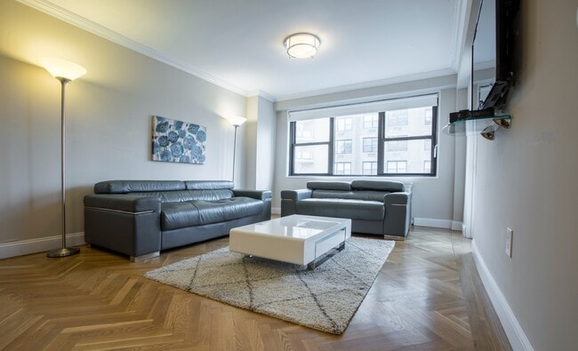 305 East 86th St in New York, NY - Building Photo - Building Photo