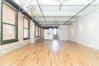 1327 W Washington Blvd, Unit 2B in Chicago, IL - Building Photo - Building Photo