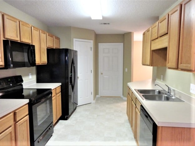 47 Willow Lakes Dr in Savannah, GA - Building Photo - Building Photo