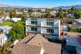 823 Orondo Ave, Unit B in Wenatchee, WA - Building Photo - Building Photo
