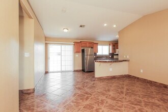 305 E Gardenia Dr in Avondale, AZ - Building Photo - Building Photo