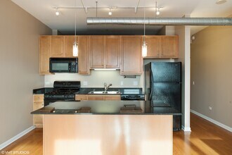 1200 W Monroe St in Chicago, IL - Building Photo - Building Photo