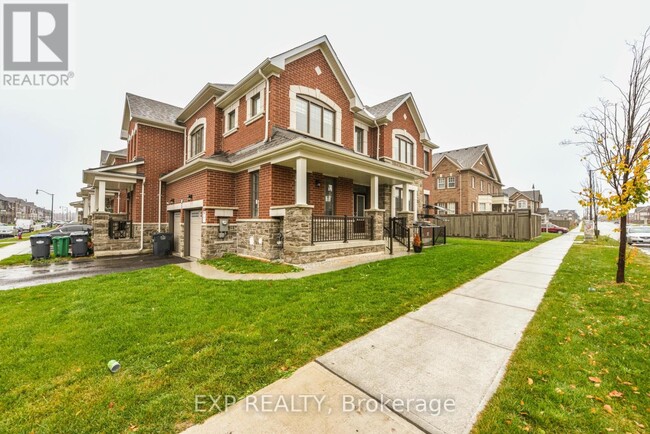 2 Keppel Cir in Brampton, ON - Building Photo - Building Photo