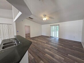 670 Reindeer Dr in Kissimmee, FL - Foto de edificio - Building Photo