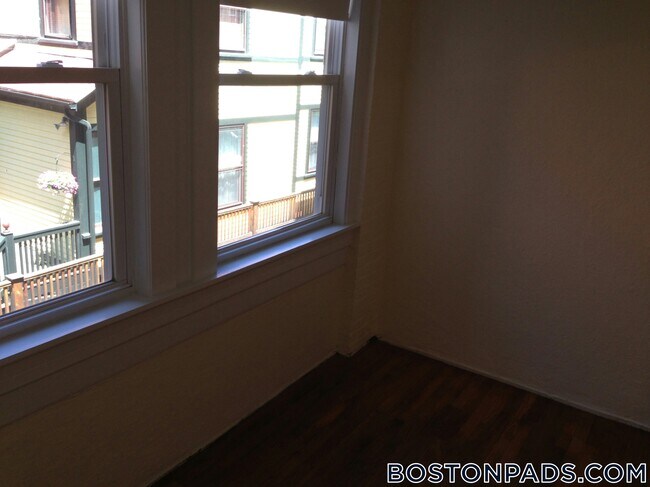 14 Centre St in Cambridge, MA - Foto de edificio - Building Photo