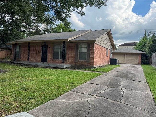 4013 Newshire Dr in Houston, TX - Building Photo - Building Photo