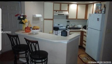 3390 Pinewalk Dr N-Unit -1024 in Margate, FL - Building Photo - Building Photo