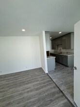 14633 Sylvan St in Los Angeles, CA - Building Photo - Building Photo
