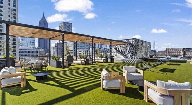 property at 811 Peachtree St NE
