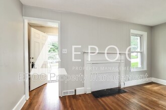1115 S Benbow Rd in Greensboro, NC - Building Photo - Building Photo