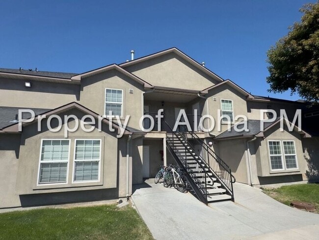 1069 W Pine Ave
