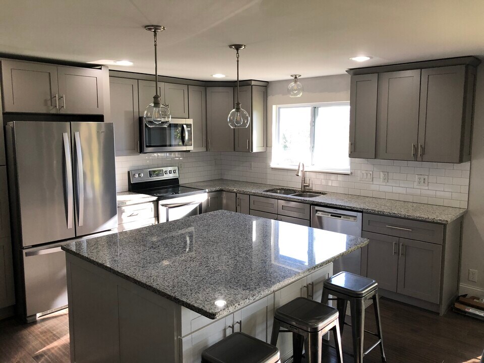 1025 Sherbrooke Rd in St. Charles, MO - Building Photo