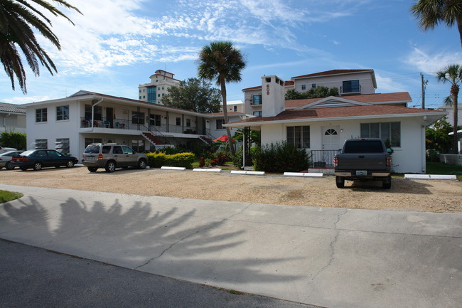 609 Golden Gate Pt in Sarasota, FL - Building Photo - Building Photo