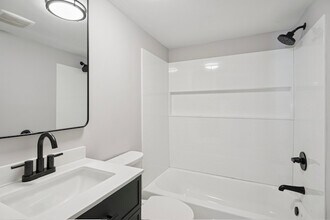 325 E Hector St in Conshohocken, PA - Foto de edificio - Building Photo