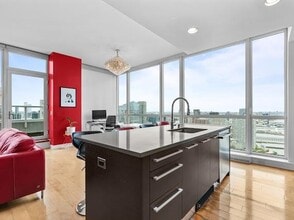 2 2nd St in Jersey City, NJ - Foto de edificio - Building Photo