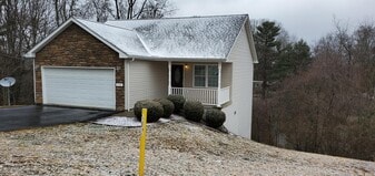 172 Beth Ln in Beckley, WV - Building Photo
