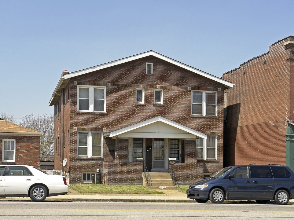 8205-8207 S Broadway in St. Louis, MO - Building Photo