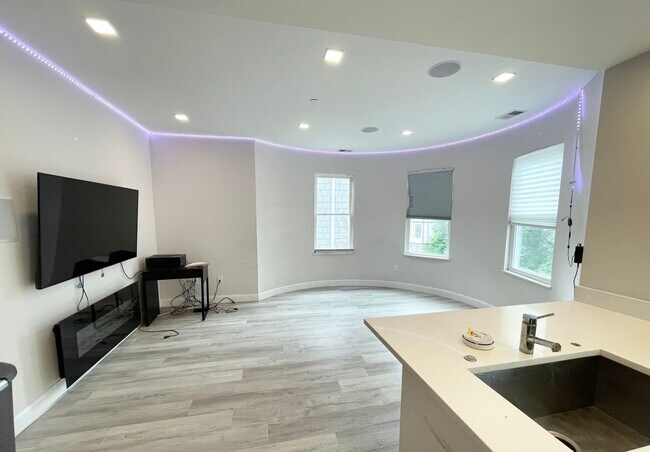 117 Hillside St, Unit 3B in Boston, MA - Building Photo - Building Photo