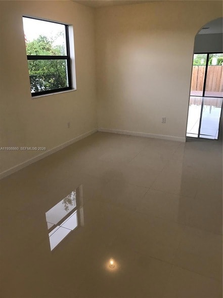 8806 NW 103rd Ave in Doral, FL - Building Photo - Building Photo