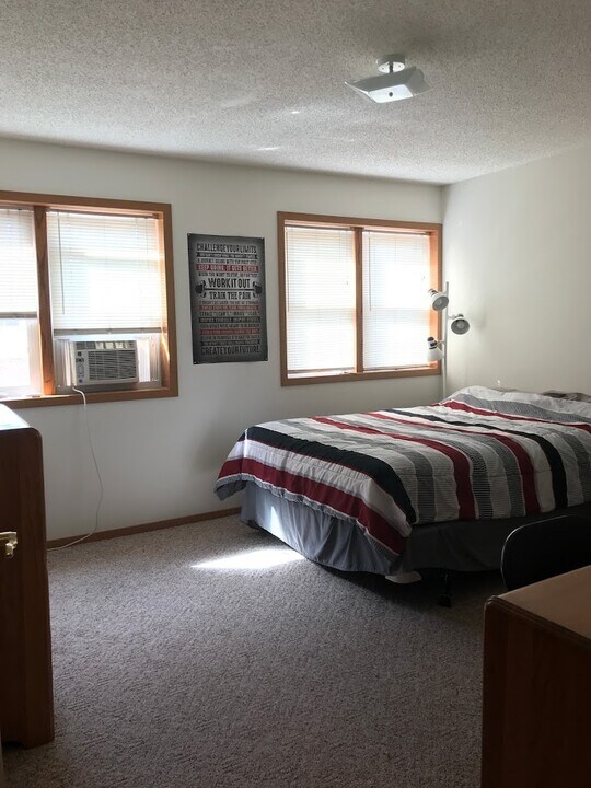 123 N 3rd St in Marshall, MN - Building Photo