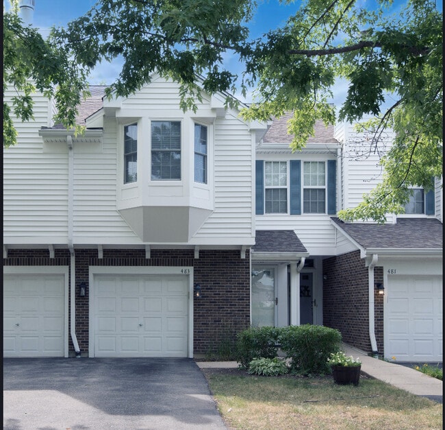 483 Grosse Pointe Cir