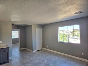 632 Triest Ct, Unit C in Las Vegas, NV - Building Photo - Building Photo
