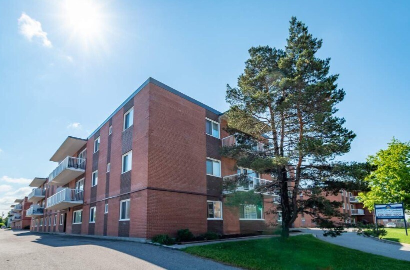 Garden Court Apartments in Sault Ste Marie, ON - Building Photo