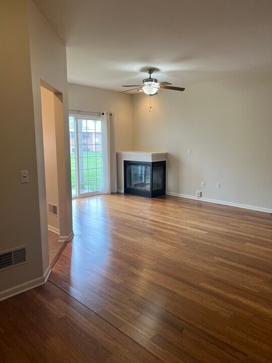 54738 Monarch Dr, Unit 1 in Shelby Township, MI - Building Photo