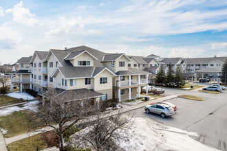 Crystal View Lodge in Ottawa, ON - Building Photo - Building Photo